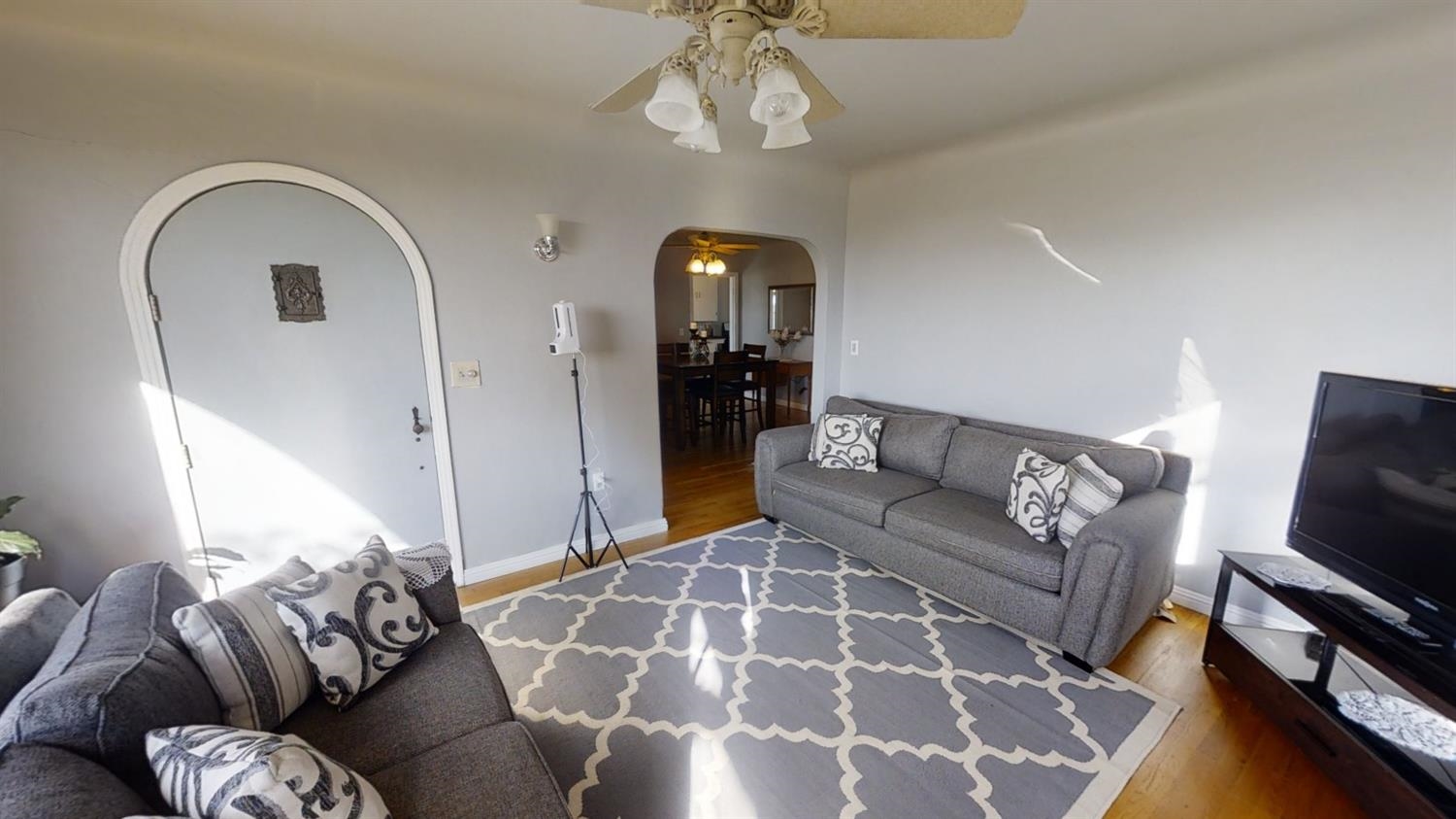 920 South Reed Avenue Reedley, CA 93654 - Photo 4 of 27 Gallery Image 4