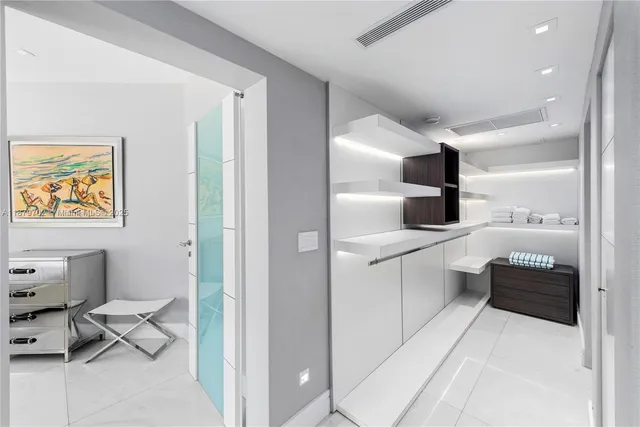 a view of entryway with workspace