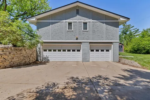 $985,000 | 7001 Lanham Lane, Edina, MN 55439