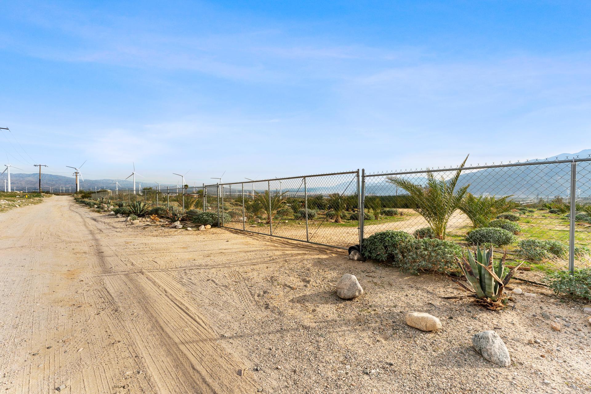 668040015 Hilltop Road Whitewater, CA 92282 - Photo 14 of 31 whitewater-1