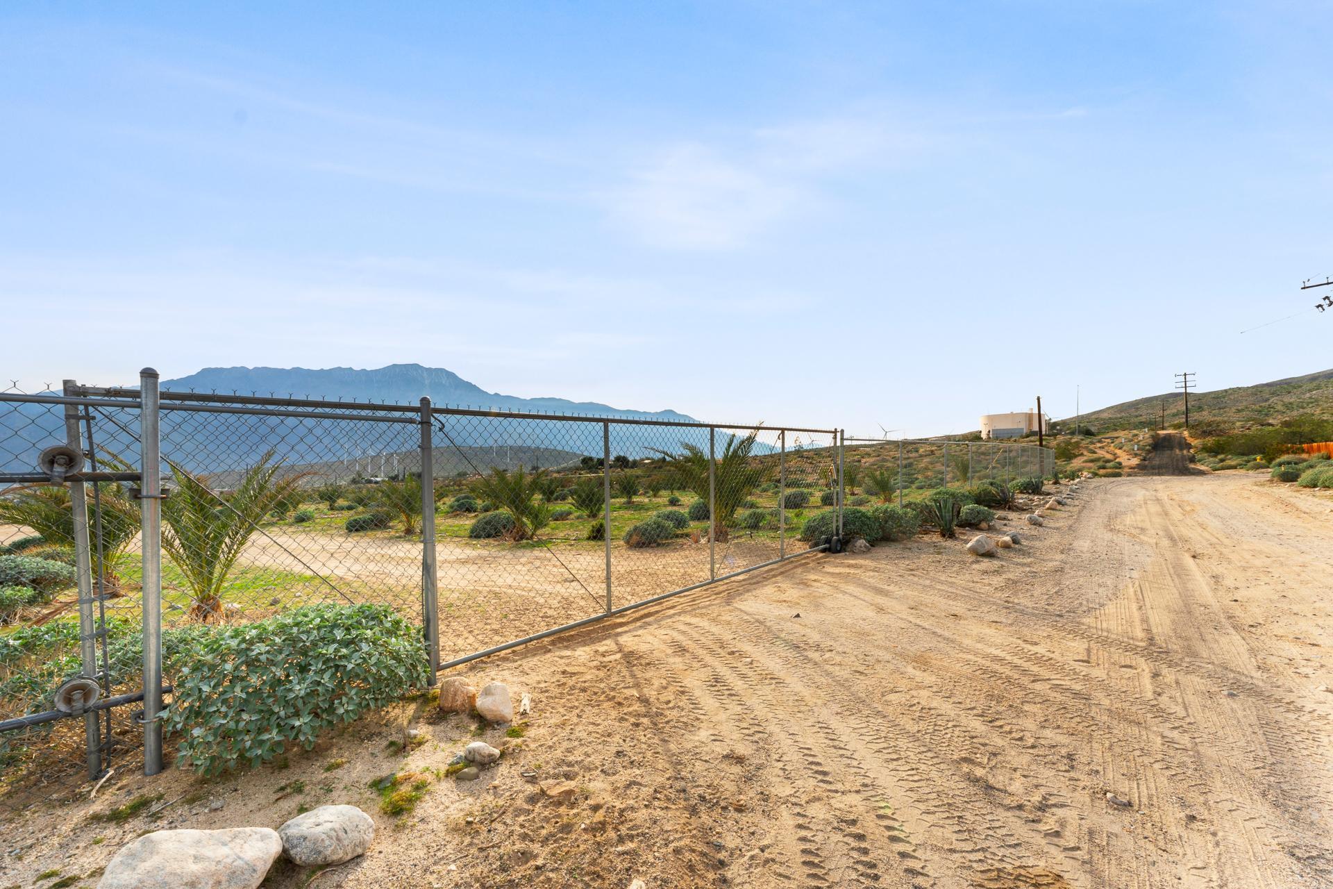 668040015 Hilltop Road Whitewater, CA 92282 - Photo 18 of 31 whitewater-2