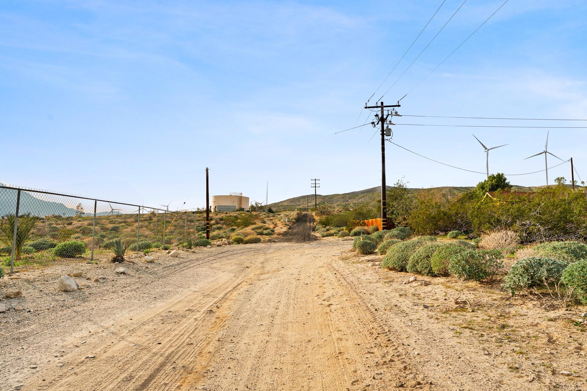 668040015 Hilltop Road Whitewater, CA 92282 - Photo 4 of 31 whitewater-19