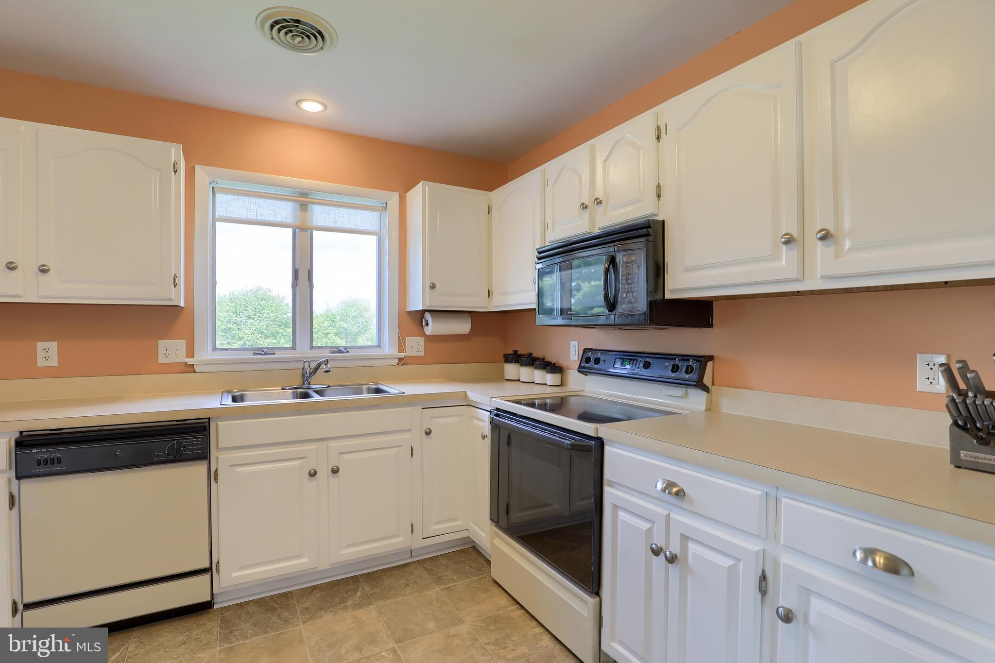 1828 Hossler Road Manheim, PA 17545 - Photo 9 of 38