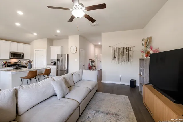 $314,900 | 7060 Rimwood Street, Live Oak, TX 78233