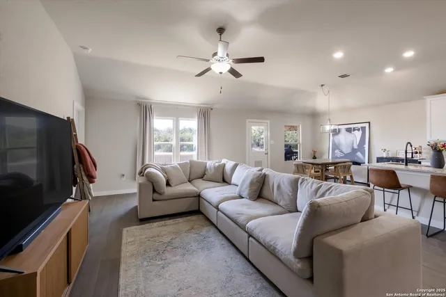 $319,900 | 7060 Rimwood Street, Live Oak, TX 78233