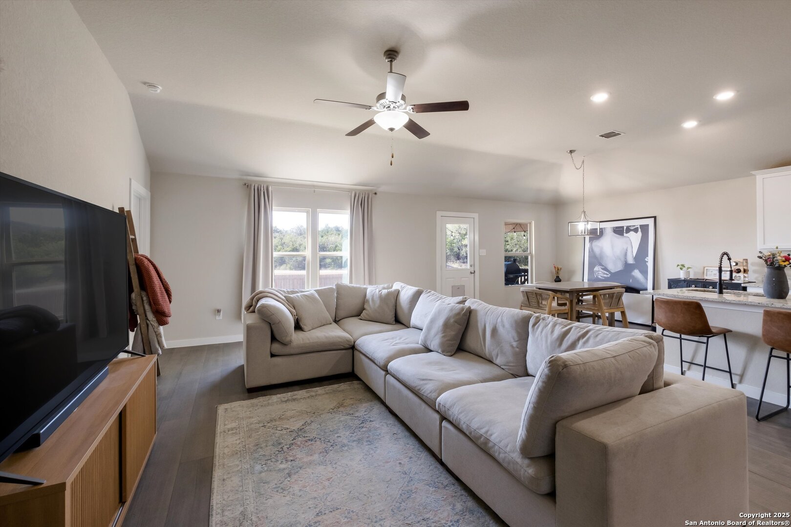 7060 Rimwood Street Live Oak, TX 78233 - Photo 6 of 26