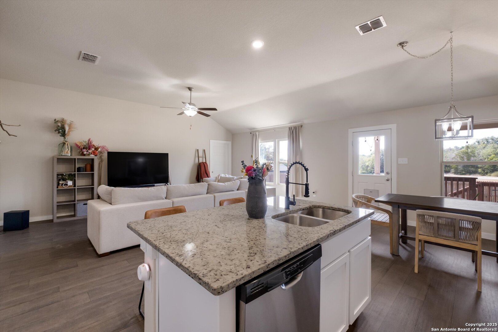 7060 Rimwood Street Live Oak, TX 78233 - Photo 7 of 26