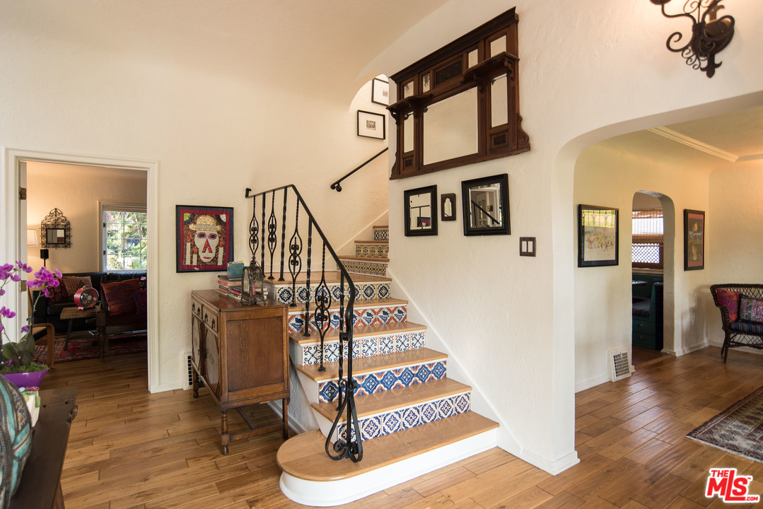 1853 West Kenneth Road Glendale, CA 91201 - Photo 11 of 47 Gallery Image 11