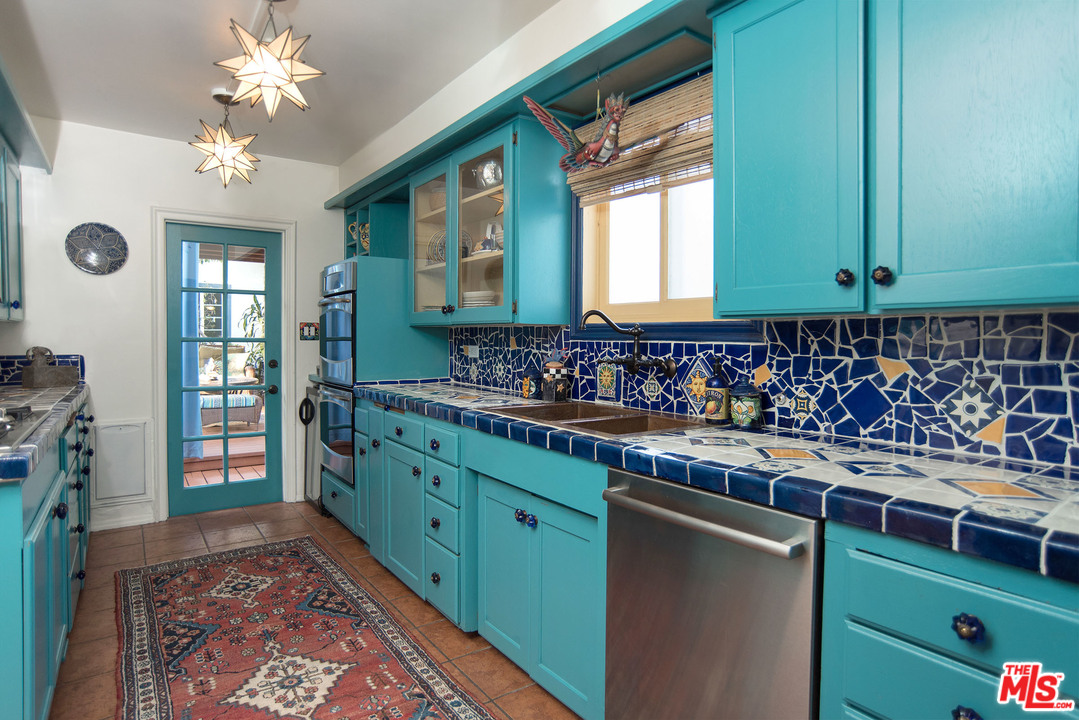 1853 West Kenneth Road Glendale, CA 91201 - Photo 12 of 47 Gallery Image 12