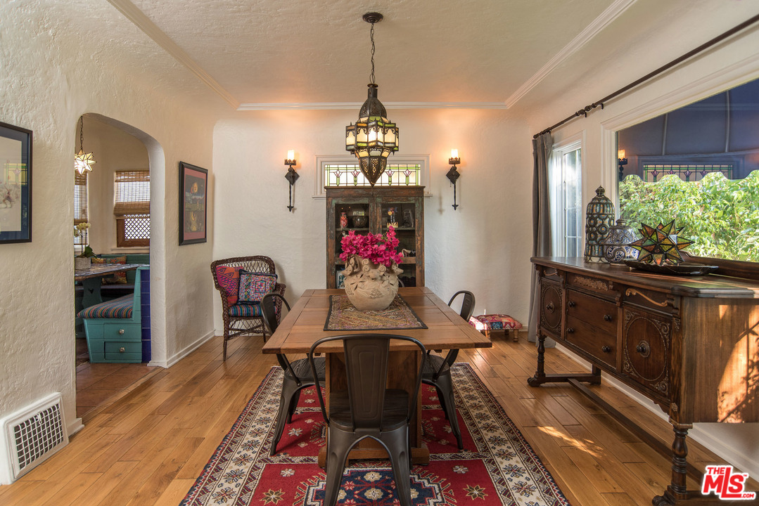 1853 West Kenneth Road Glendale, CA 91201 - Photo 18 of 47 Gallery Image 18