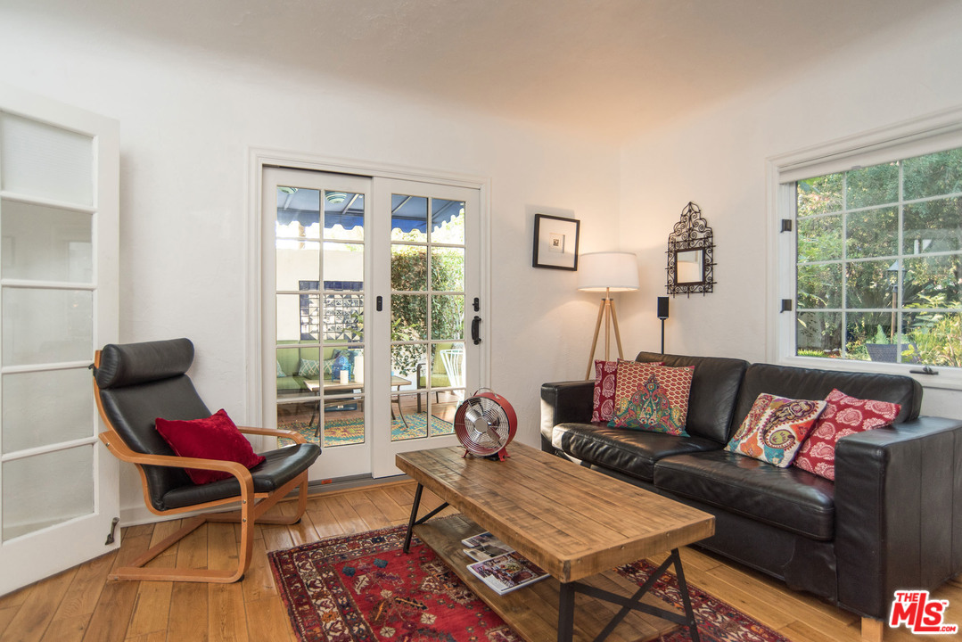 1853 West Kenneth Road Glendale, CA 91201 - Photo 19 of 47 Gallery Image 19
