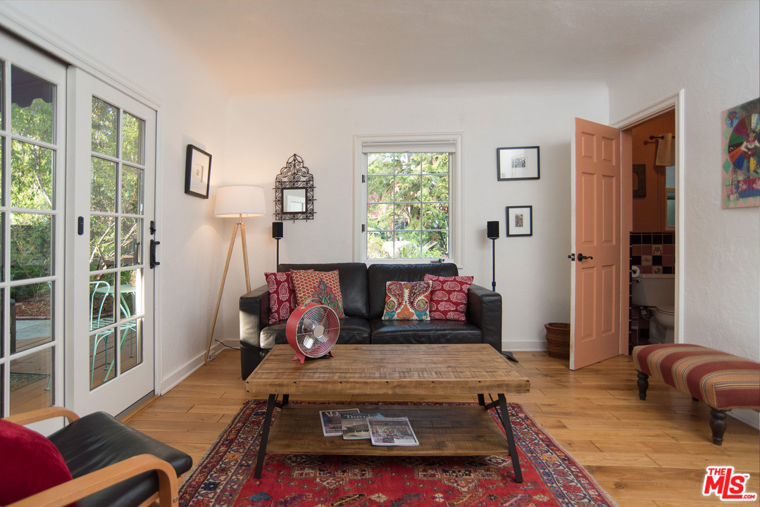 1853 West Kenneth Road Glendale, CA 91201 - Photo 20 of 47 Gallery Image 20