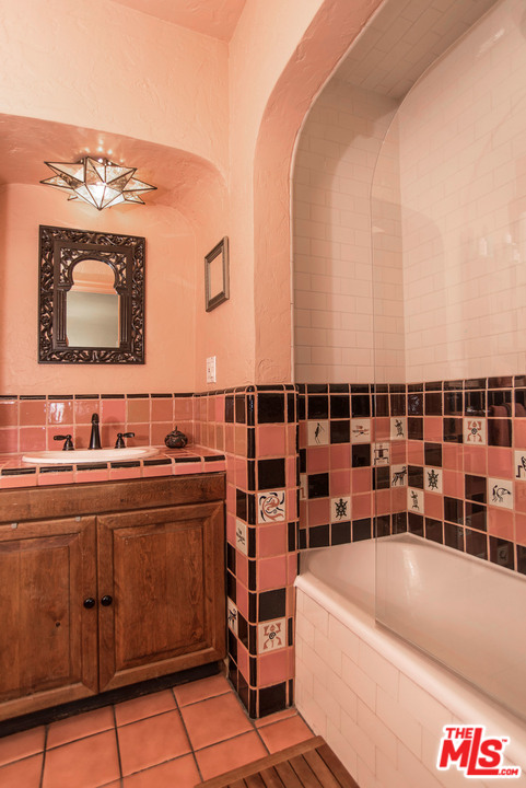 1853 West Kenneth Road Glendale, CA 91201 - Photo 21 of 47 Gallery Image 21