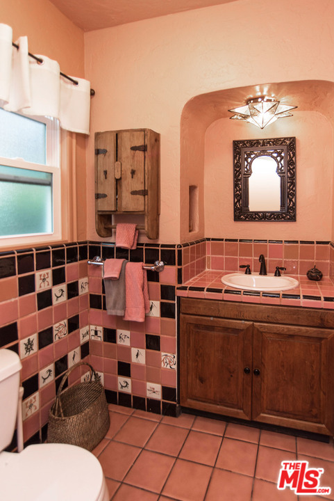 1853 West Kenneth Road Glendale, CA 91201 - Photo 22 of 47 Gallery Image 22