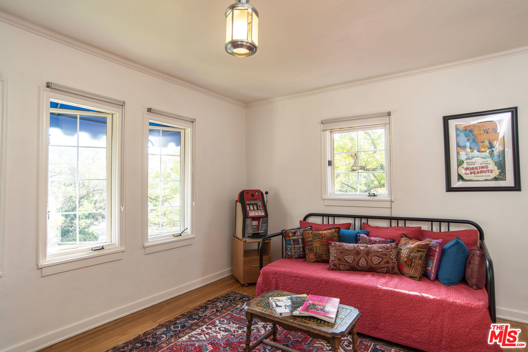 1853 West Kenneth Road Glendale, CA 91201 - Photo 30 of 47 Gallery Image 30
