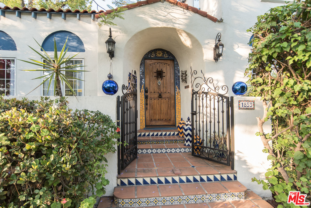 1853 West Kenneth Road Glendale, CA 91201 - Photo 4 of 47 Gallery Image 4