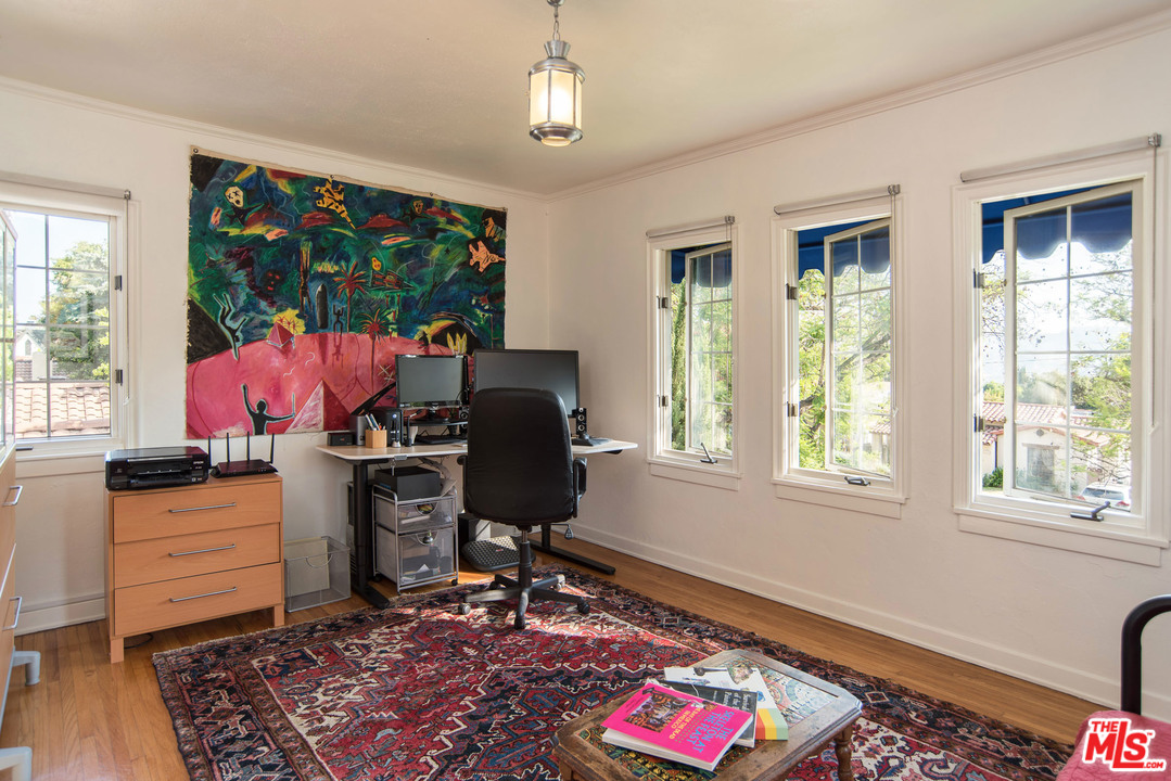 1853 West Kenneth Road Glendale, CA 91201 - Photo 31 of 47 Gallery Image 31