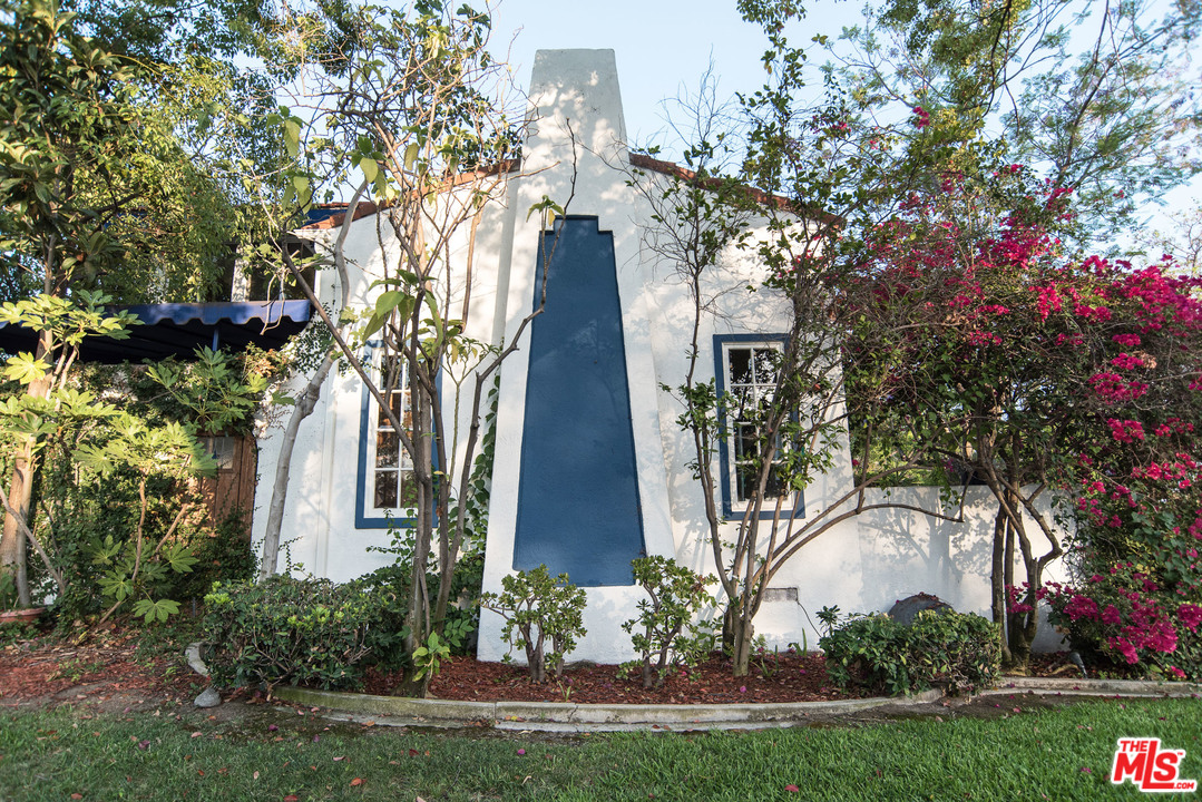 1853 West Kenneth Road Glendale, CA 91201 - Photo 34 of 47 Gallery Image 34