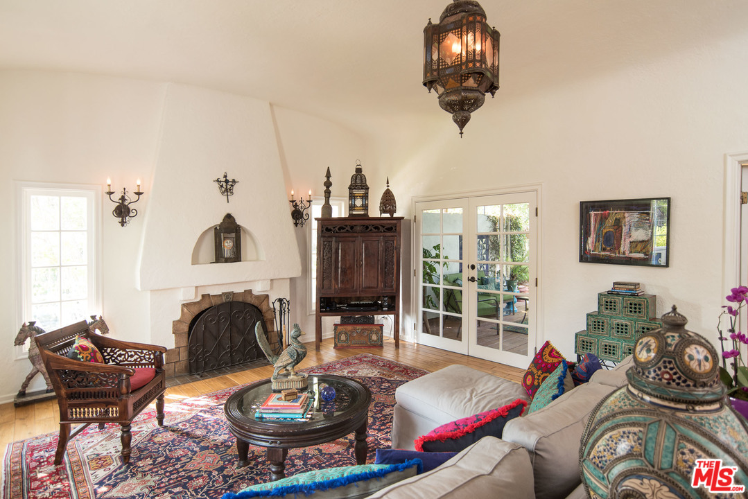 1853 West Kenneth Road Glendale, CA 91201 - Photo 9 of 47 Gallery Image 9