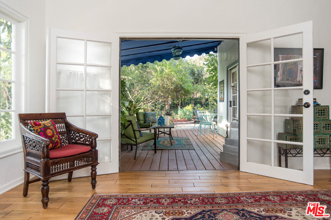 1853 West Kenneth Road Glendale, CA 91201 - Photo 10 of 47 Gallery Image 10