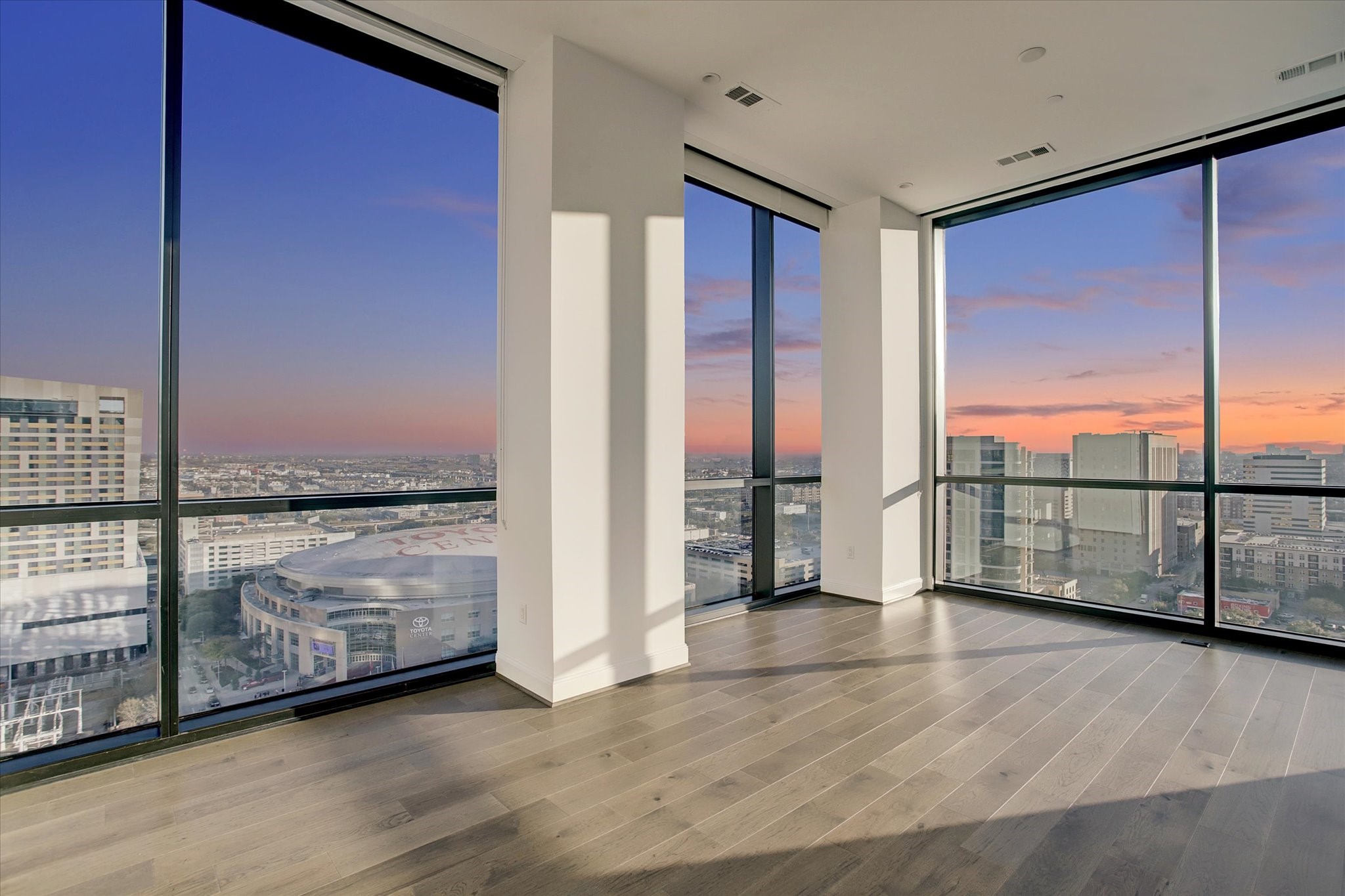 1211 Caroline Street, Unit 2002 Houston, TX 77002 - Photo 11 of 31 Another view of the primary bedroom.