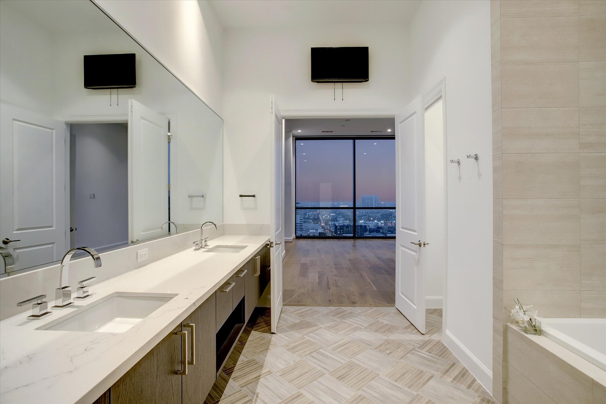 1211 Caroline Street, Unit 2002 Houston, TX 77002 - Photo 13 of 31 Primary bathroom offers a dual sink vanity, separate shower, soaking tub and a walk-in closet.