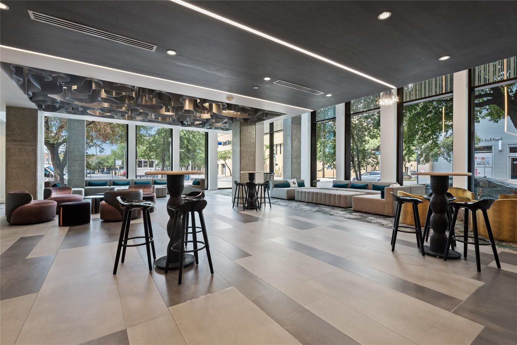 1211 Caroline Street, Unit 2002 Houston, TX 77002 - Photo 31 of 31 Great gathering space for residents and guests,