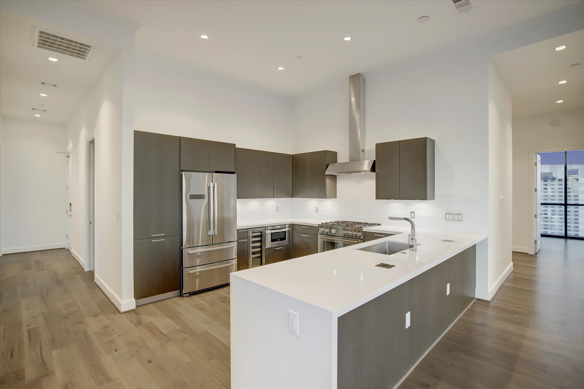 1211 Caroline Street, Unit 2002 Houston, TX 77002 - Photo 5 of 31 Gorgeous kitchen features Quartz countertops, Pedini cabinets, under cabinet lighting and stainless steel appliances