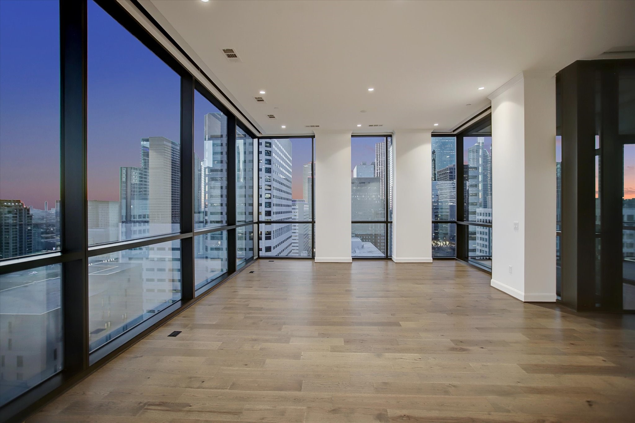 1211 Caroline Street, Unit 2002 Houston, TX 77002 - Photo 9 of 31 Dining Area with incredible city views