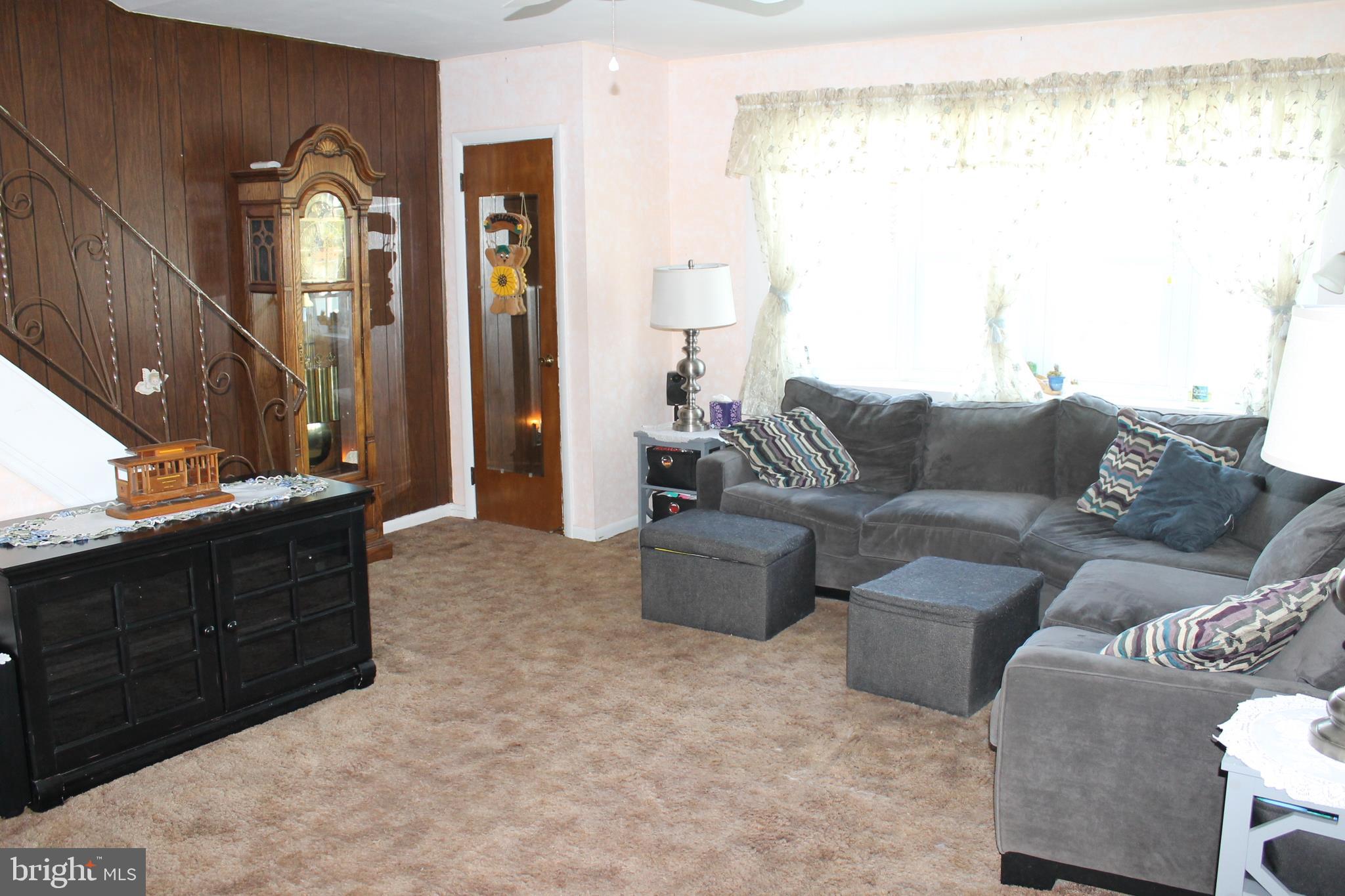 9914 Medway Road Philadelphia, PA 19115 - Photo 4 of 27 Living room