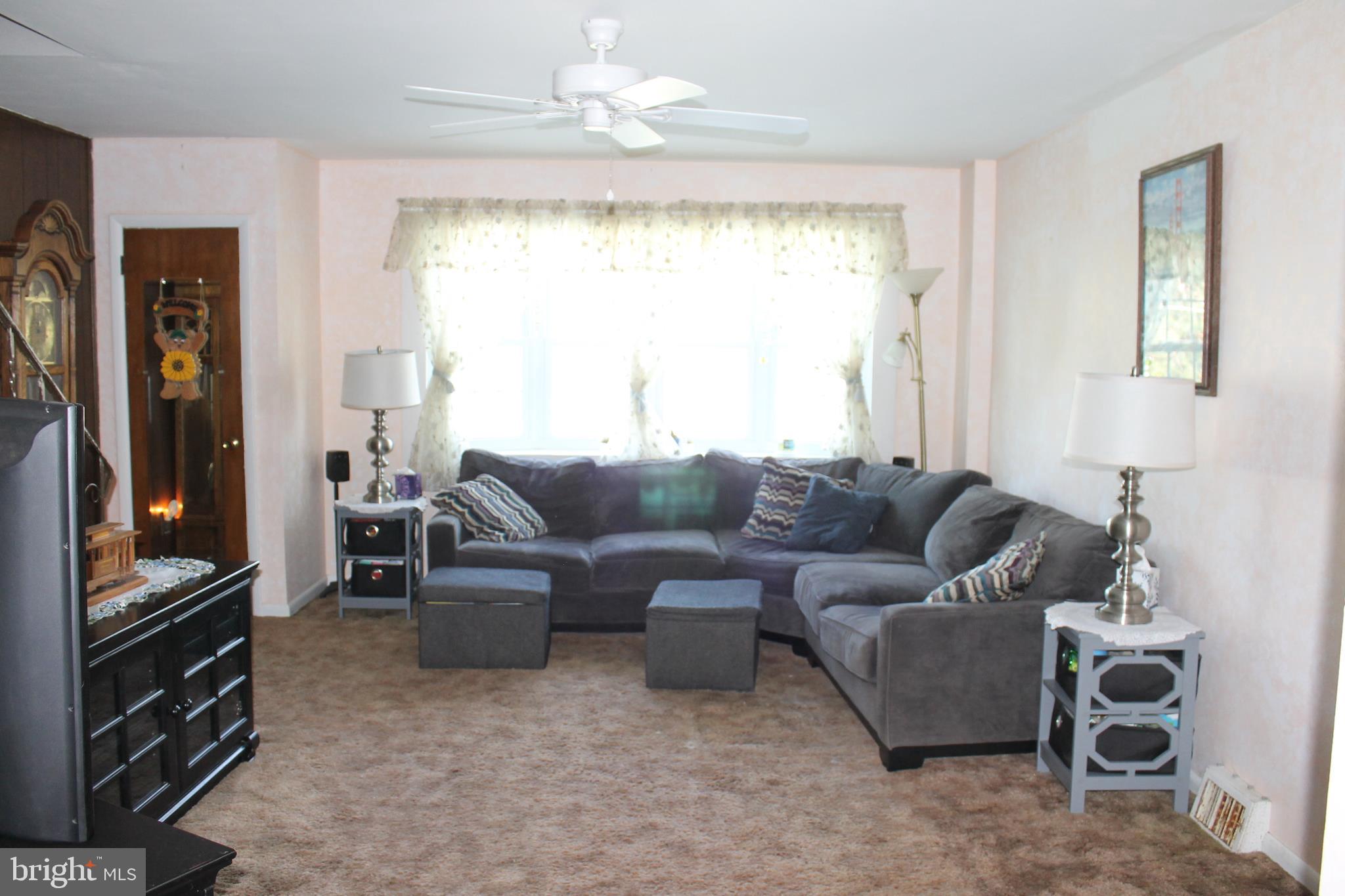 9914 Medway Road Philadelphia, PA 19115 - Photo 5 of 27 Living room