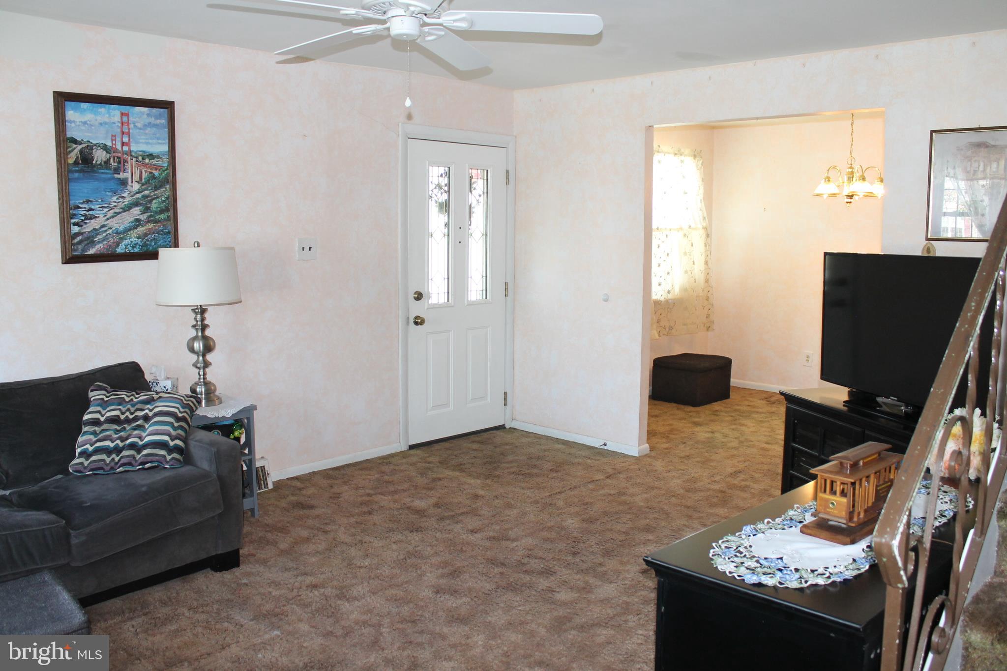 9914 Medway Road Philadelphia, PA 19115 - Photo 6 of 27 Living room