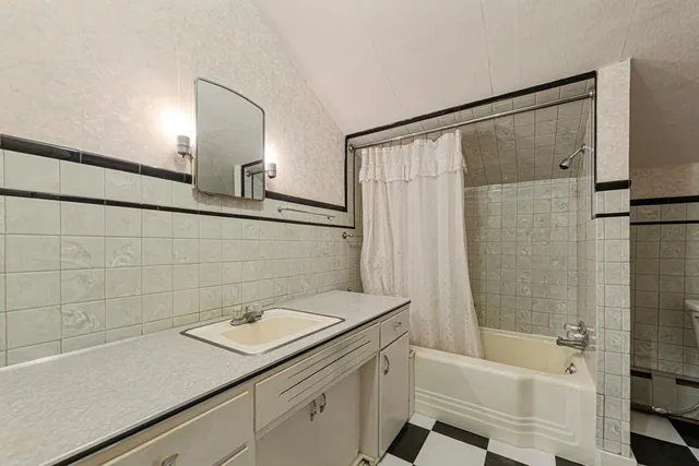 $169,000 | 303 1st Street Northwest, New Richland, MN 56072