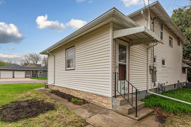 $169,000 | 303 1st Street Northwest, New Richland, MN 56072