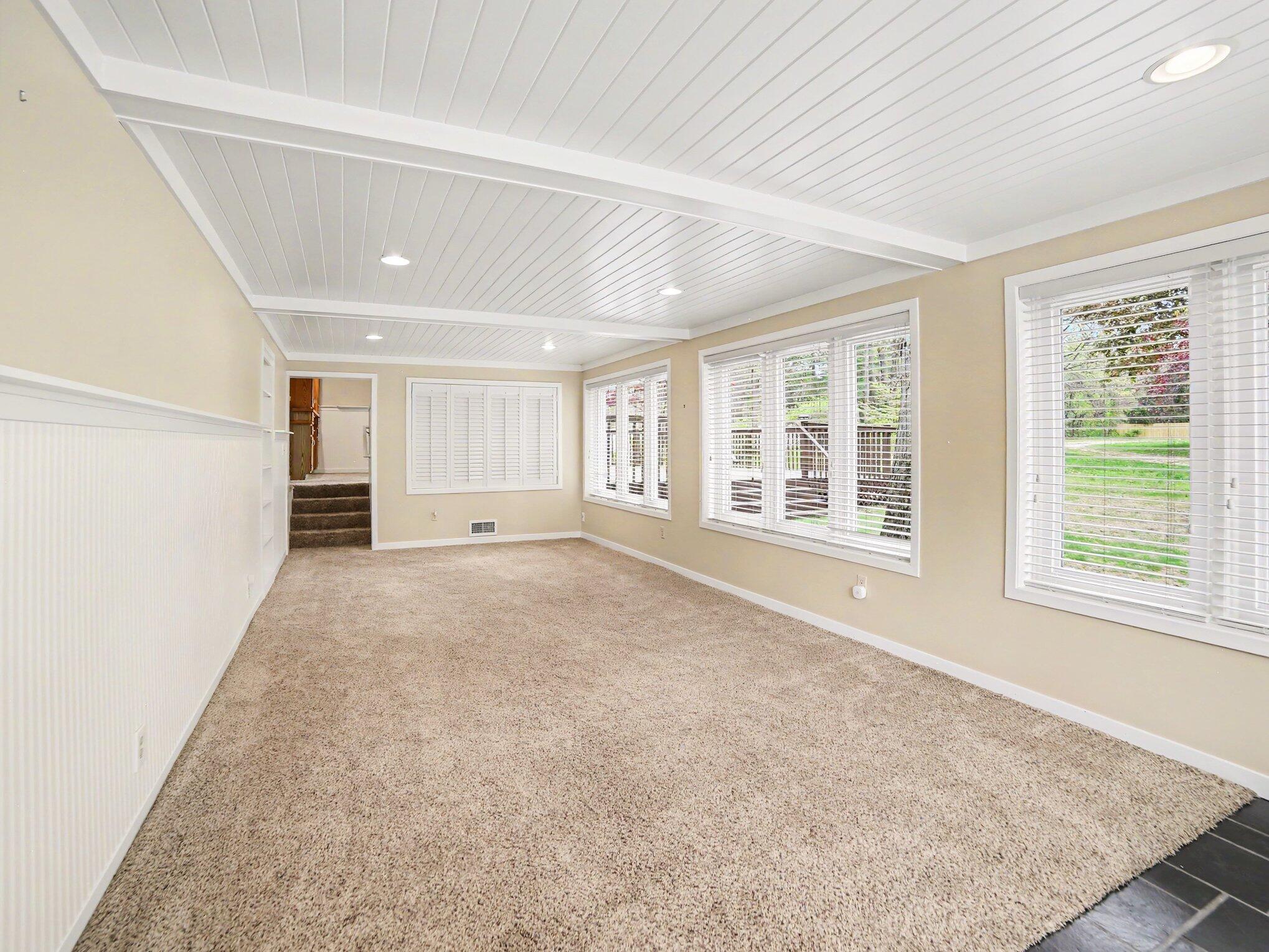 204 North Fruitport Road Spring Lake, MI 49456 - Photo 17 of 37 Great room