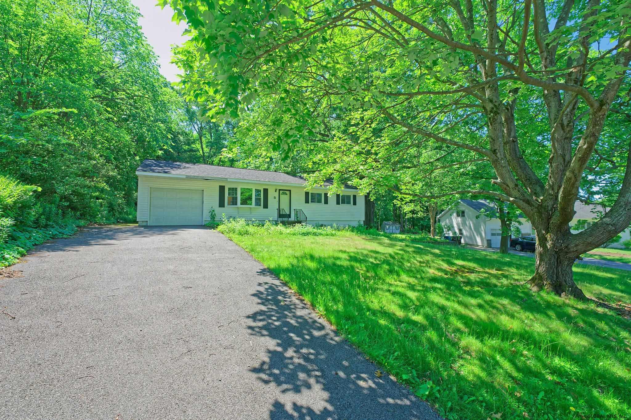 5 Dahlem Boulevard Colonie, NY 12309 - Photo 3 of 44 Photo 3