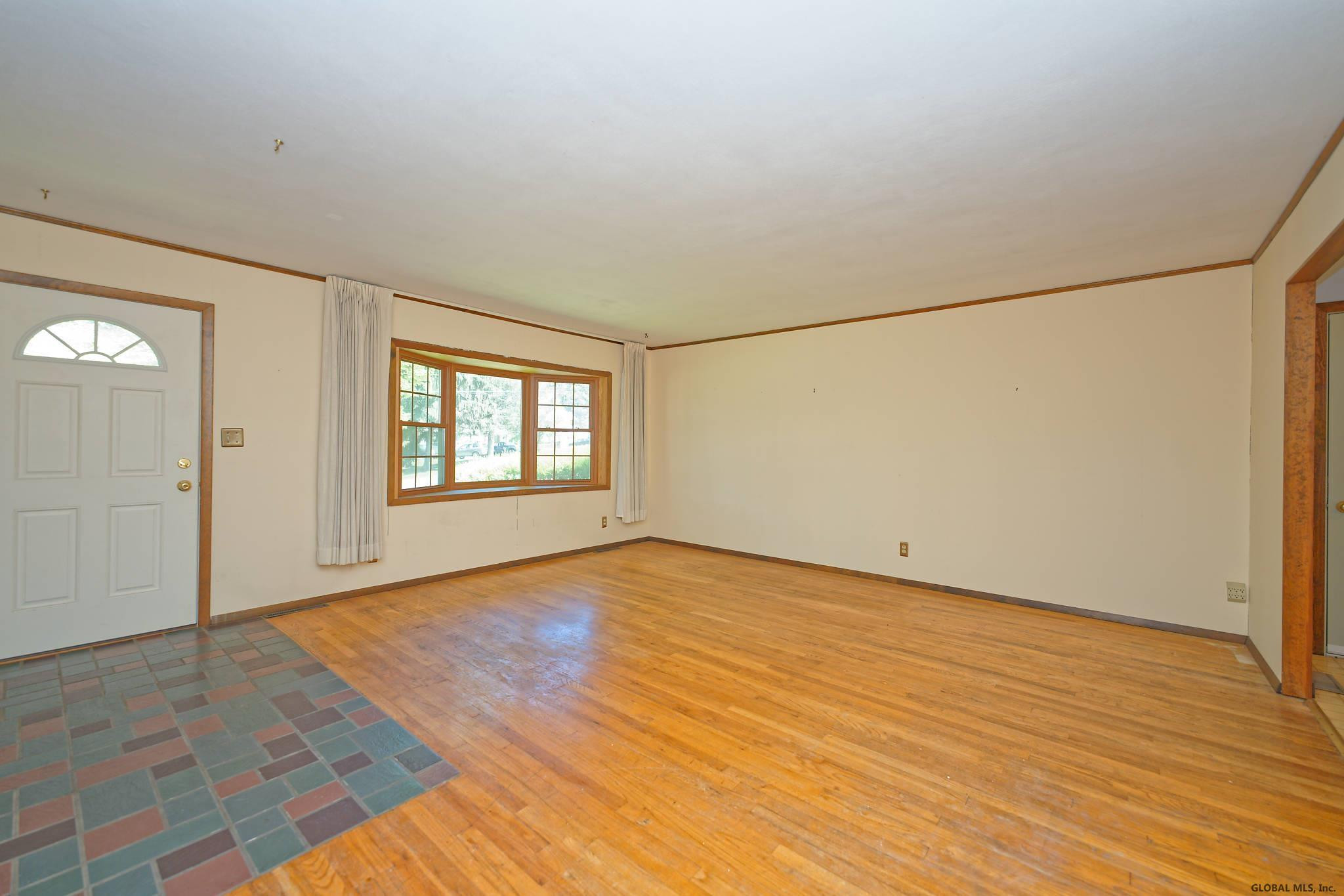 5 Dahlem Boulevard Colonie, NY 12309 - Photo 5 of 44 Photo 5