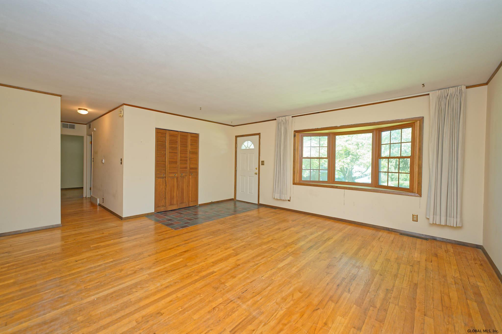 5 Dahlem Boulevard Colonie, NY 12309 - Photo 6 of 44 Photo 6