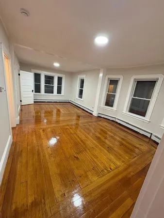 $2,900 | 17-19 Maplewood Avenue, Unit 2, Methuen, MA 01844