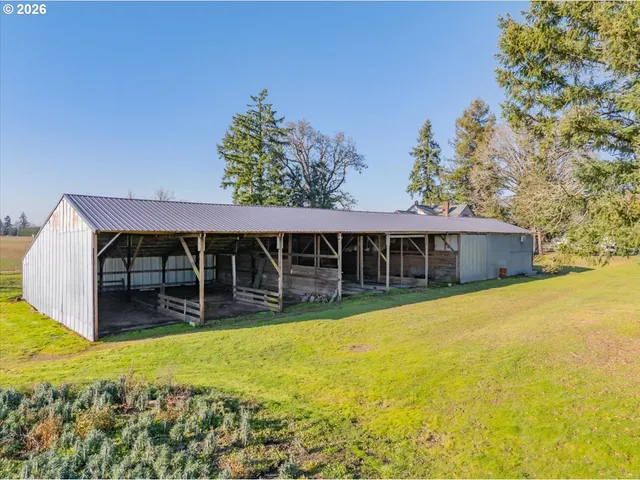 a view of a house with a backyard