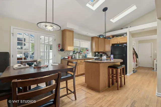 $410,000 | 1750 West Thomas Street, Arlington Heights, IL 60004