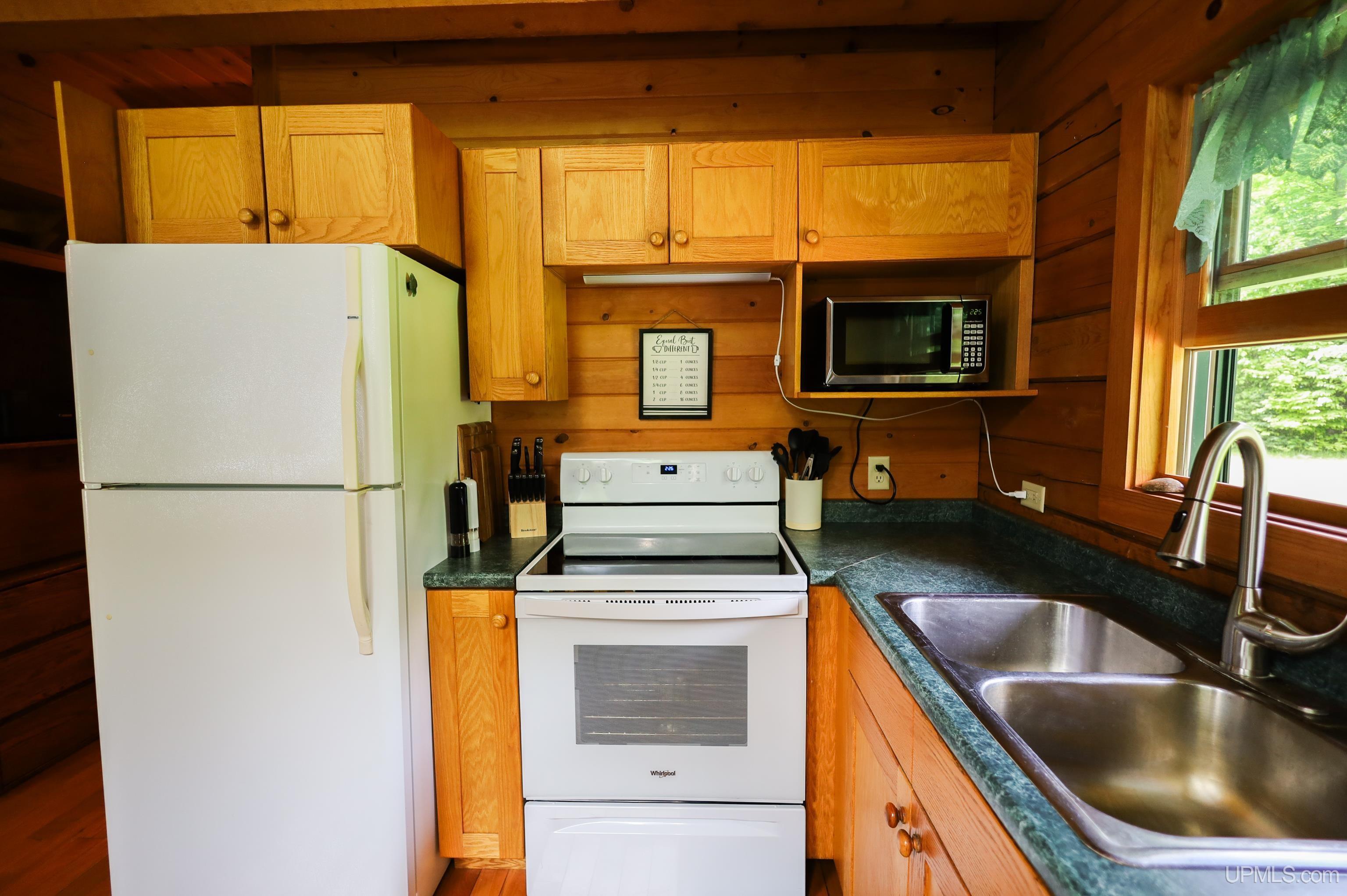 116 North Carlshend Road Skandia, MI 49885 - Photo 9 of 45