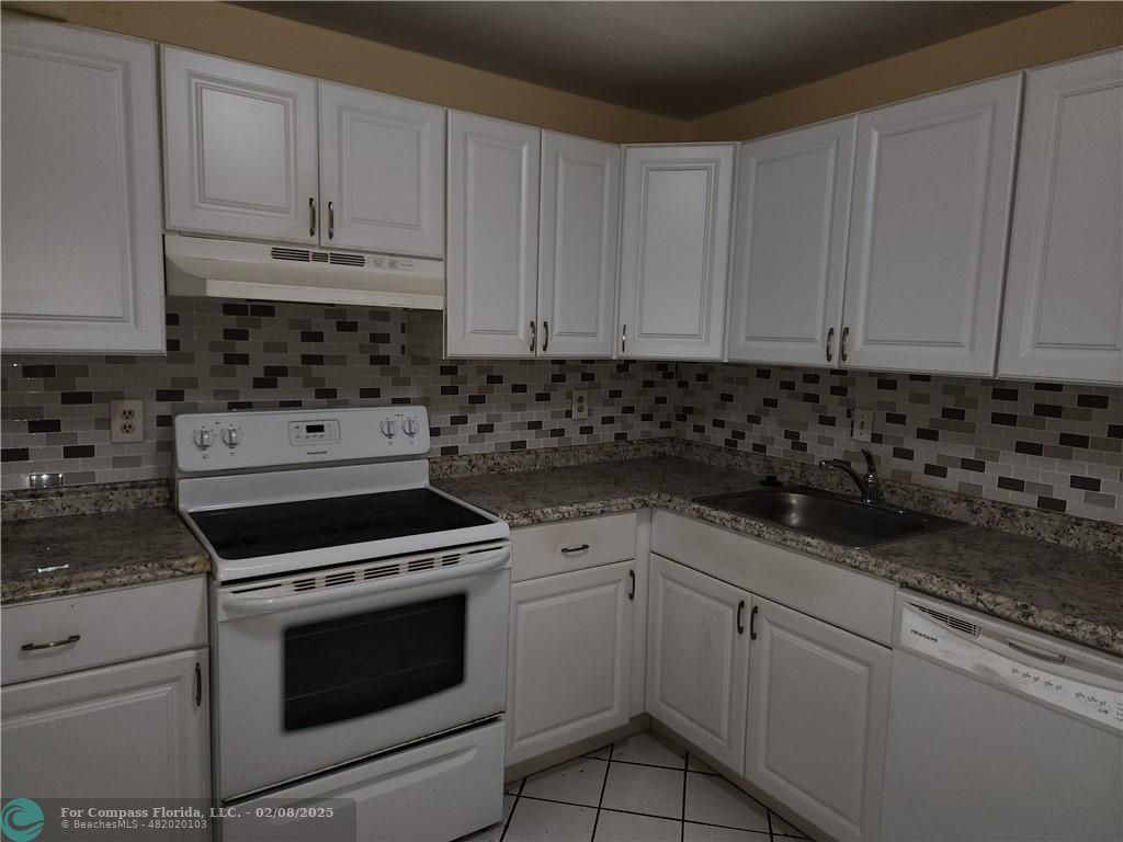 7001 Environ Boulevard, Unit 604 Lauderhill, FL 33319 - Photo 2 of 9