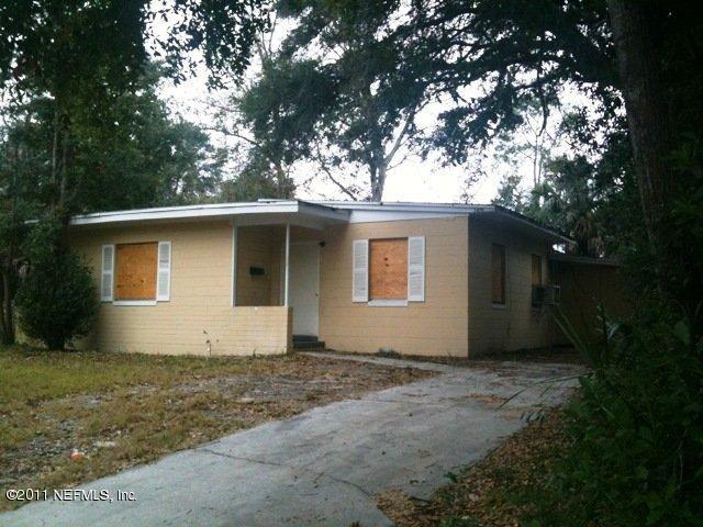1420 King Arthur Road Jacksonville, FL 32211 - Photo 2 of 7 a house with trees in front of it