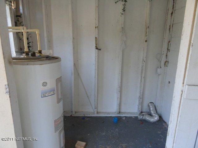 1420 King Arthur Road Jacksonville, FL 32211 - Photo 6 of 7 a bathroom with a shower