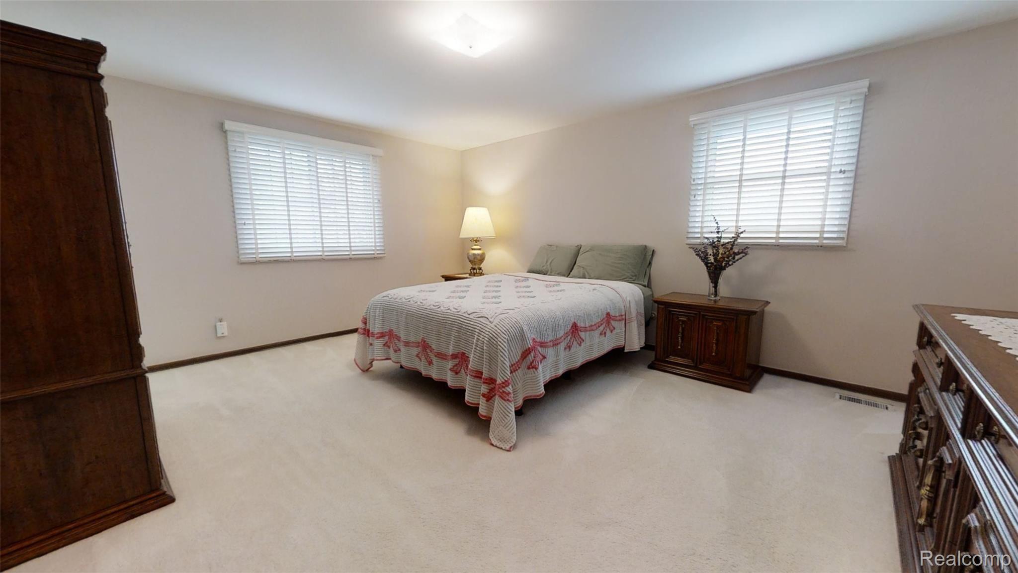 17635 Wayne Road Livonia, MI 48152 - Photo 21 of 31 Master Bedroom