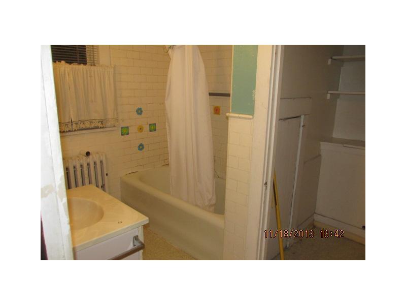 246 Beverly Road Mt. Lebanon, PA 15216 - Photo 6 of 7 Full Bath.