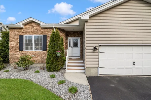 $689,900 | 3 Garden Vista Drive, Unit 3, Cranston, RI 02920