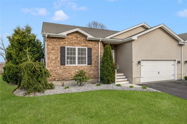 $689,900 | 3 Garden Vista Drive, Unit 3, Cranston, RI 02920