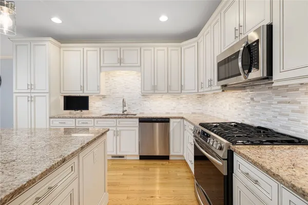 $689,900 | 3 Garden Vista Drive, Unit 3, Cranston, RI 02920